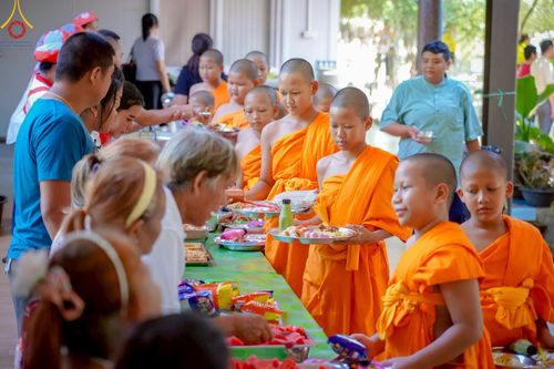 ภาพ No.218173:วันอาทิตย์ที่ 6 เมษายน พ.ศ. 2568 ว่าที่ร้อยตรี ตระกูล โทธรรม ผู้ว่าราชการจังหวัดนราธิวาส เหล่ากาชาดจังหวัดนราธิวาส และเจ้าหน้าที่ข้าราชการทุกภาคส่วน ร่วมถวายภัตตาหารแด่คณะสงฆ์และสามเณรภาคฤดูร้อน ณ ที่พักสงฆ์บ้านร่มเย็น ศูนย์อบรมเยาวชนเมืองนราธิวาส