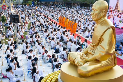 ภาพ No.112002:พิธีจุดประทีปถวายเป็นพุทธบูชา และบูชาธรรมมหาปูชนียาจารย์ พระมงคลเทพมุนี(สด จนฺทสโร) ในโครงการธรรมยาตรา กตัญญูบูชา มหาปูชนียาจารย์ พระมงคลเทพมุนี(สด จนฺทสโร) พระผู้ปราบมาร อนุสรณ์สถาน 7 แห่ง ปีที่ 12 วันที่ 14 มกราคม พ.ศ. 2567 ณ วัดสองพี่น้อง อ.สองพี่น้อง