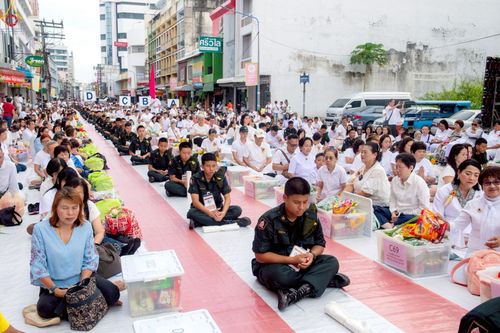 ภาพ No.237049:วันอาทิตย์ที่ 10 สิงหาคม พ.ศ. 2568 มหาสังฆทานครั้งยิ่งใหญ่ ตักบาตรพระ 10,000 รูป ถ.นิพัทธ์อุทิศ 3 ใจกลางนครหาดใหญ่ จ.สงขลา (ชุดที่ 2)