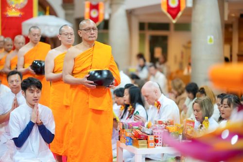 ภาพ No.169377:พิธีทอดกฐินสามัคคี เพื่อสนับสนุนการเผยแผ่พระพุทธศาสนาวิชชาธรรมกาย ณ วัดพระธรรมกายลอนดอน สหราชอาณาจักร วันอาทิตย์ที่ 20 ตุลาคม พ.ศ. 2567