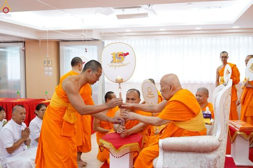 ภาพ No.233671:วันอาทิตย์ที่ 6 กรกฎาคม พ.ศ.2568 พิธีสมโภช 15 ปี วัดพระธรรมกายเกาลูน และพิธีมุทิตาสักการะเปรียญธรรม 9 ประโยค ณ วัดพระธรรมกายเกาลูน เขตปกครองพิเศษฮ่องกง สาธารณรัฐประชาชนจีน