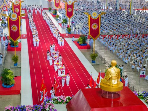 ภาพ No.160112:พิธีทอดผ้าป่าสมทบกฐินวัดพระธรรมกาย และสมทบกฐิน 30,000 วัดทั่วไทย ครั้งที่ 3 ณ สภาธรรมกายสากล วัดพระธรรมกาย วันพฤหัสบดีที่ 10 ตุลาคม พ.ศ. 2567