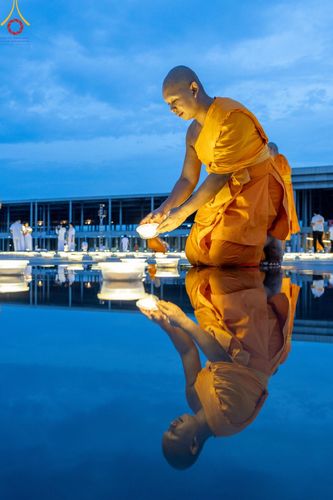 ภาพ No.154801:พิธีจุดประทีป, พิธีฉลองชัยสวดมนต์บทธัมมจักกัปปวัตนสูตร ณ มหารัตนวิหารคด วัดพระธรรมกาย วันอังคารที่ 17 กันยายน พ.ศ. 2567