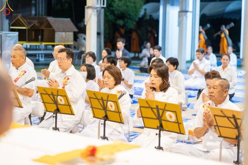 ภาพ No.188900:พิธีถวายภัตตาหารเป็นสังฆทาน แด่พระธรรมยาตรา ในโครงการธรรมยาตรา กตัญญูบูชา มหาปูชนียาจารย์ พระมงคลเทพมุนี(สด จนฺทสโร) พระผู้ปราบมาร ปีที่ 13 ณ อนุสรณ์สถานมหาวิหารพระมงคลเทพมุนี (โลตัสแลนด์) อ.สองพี่น้อง จ.สุพรรณบุรี วันที่ 4 มกราคม พ.ศ.2568