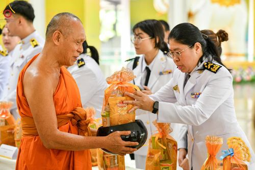 ภาพ No.138951:กิจกรรมเฉลิมพระเกียรติ สมเด็จพระนางเจ้าฯ พระบรมราชินี เนื่องในโอกาสวันเฉลิมพระชนมพรรษา พิธีเจริญพระพุทธมนต์ , ทำบุญตักบาตรพระสงฆ์ ถวายพระราชกุศล , พิธีถวายเครื่องราชสักการะ , และพิธีจุดเทียนถวายพระพรชัยมงคล วันที่ 3 มิถุนายน พ.ศ. 2567 ณ อาคารโถงช้าง วัดพ