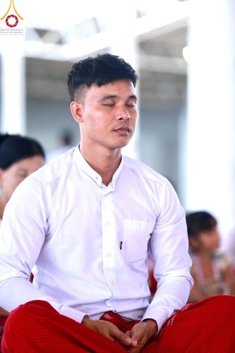 ภาพ No.99716:พิธีปฏิบัติธรรมและพิธีบูชาข้าวพระ ในวันอาทิตย์ต้นเดือนที่ 3 ธันวาคม พ.ศ. 2566 ณ สภาธรรมกายสากล วัดพระธรรมกาย จ.ปทุมธานี