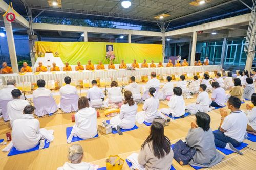 ภาพ No.194361:พิธีถวายภัตตาหารเป็นสังฆทาน แด่พระธรรมยาตรา ณ อนุสรณ์สถานมหาวิหารพระมงคลเทพมุนี (โลตัสแลนด์) อ.สองพี่น้อง จ.สุพรรณบุรี ในโครงการธรรมยาตรา กตัญญูบูชา มหาปูชนียาจารย์ พระมงคลเทพมุนี(สด จนฺทสโร) พระผู้ปราบมาร ปีที่ 13 วันที่ 13 มกราคม พ.ศ.2568