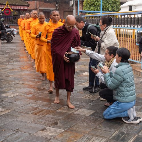 ภาพ No.132526:สามเณรเนปาล บิณฑบาต ย่านทาเมล เมืองกาฐมาณฑุ และเมืองปาฏัน ในโครงการบรรพชา 1,250 รูป ประเทศเนปาล วันที่ 20 มีนาคม พ.ศ. 2567