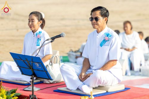 ภาพ No.230144:วันเสาร์ที่ 28 มิถุนายน พ.ศ. 2568 พิธีถวายสังฆทาน 323 วัด 4 จังหวัดชายแดนใต้ ปีที่ 21 ครั้งที่ 178 พิธีมอบกองทุนหนุนแรงใจช่วยครูใต้ ปีที่ 18 ครั้งที่ 142 ณ ศูนย์อบรมเยาวชนจังหวัดปัตตานี