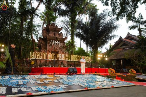 ภาพ No.156371:วัดพุทธบาหลีและวัดพระธรรมกาย จัดปฏิบัติธรรมนานาชาติ 1,151 คนจาก 78 ประเทศ ใน "วันสันติภาพสากล" ณ บาหลี อินโดนีเซีย วันเสาร์ที่ 21 กันยายน พ.ศ. 2567 เวลา 16.00-21.00 น. ณ พิพิธภัณฑ์ ARMA เมืองอูบุด จังหวัดบาหลี ประเทศอินโดนีเซีย