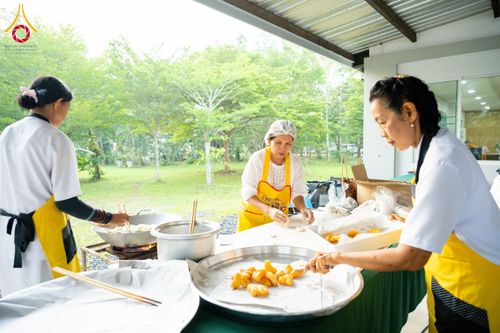 ภาพ No.212420:วันเสาร์ที่ 22 มีนาคม พ.ศ. 2568 พิธีถวายสังฆทานแด่คณะสงฆ์ 323 วัด ปีที่ 21 ครั้งที่ 175 พิธีมอบกองทุนหนุนแรงใจช่วยครูใต้ ปีที่ 18 ครั้งที่ 139 และพิธีทำบุญอุทิศส่วนกุศลให้ผู้วายชนม์ ณ ศูนย์ปฏิบัติธรรมภาคใต้ อำเภอบางกล่ำ จังหวัดสงขลา