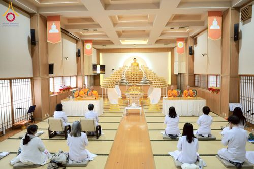 ภาพ No.213423:วันอาทิตย์ที่ 16 มีนาคม พ.ศ. 2568 พิธีบุพเปตพลี, ถวายภัตตาหาร, ปล่อยปลา วัดพระธรรมกายคานากาว่า ประเทศญี่ปุ่น