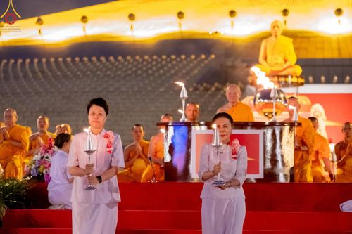 ภาพ No.160572:พิธีจุดประทีป 20,000 ดวง บูชาพระมหาธรรมกายเจดีย์ และบูชาพระมงคลเทพมุนี (สด จนฺทสโร) พระผู้ปราบมาร ณ ลานธรรม พระมหาธรรมกายเจดีย์ วัดพระธรรมกาย จ.ปทุมธานี วันที่ 10 ตุลาคม พ.ศ. 2567