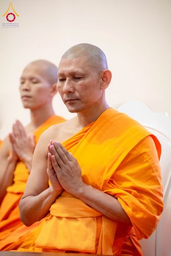 ภาพ No.218040:วันอาทิตย์ที่ 13 เมษายน พ.ศ. 2568 พิธีตักบาตรฉลองสามเณรใหม่ 75 รูป เนื่องในวันสงกรานต์ (โครงการบรรพชาสามเณรฟื้นฟูพระพุทธศาสนาทั่วไทย ประจำปีพุทธศักราช 2568) ณ ศูนย์ปฏิบัติธรรมระยอง(บ้านช่องลม) ตำบลบางบุตร อำเภอบ้านค่าย จังหวัดระยอง