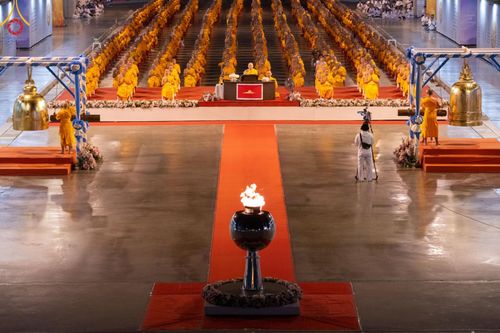 ภาพ No.187610:พิธีฉลองชัยสวดมนต์บทธัมมจักกัปปวัตนสูตร 7,000,000,000 จบ และพิธีสวดมนต์ข้ามปี วันที่ 31 ธันวาคม พ.ศ. 2567 ถึงวันที่ 1 มกราคม พ.ศ. 2568 ณ มหารัตนวิหารคด วัดพระธรรมกาย จ.ปทุมธานี