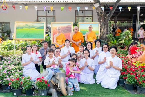 ภาพ No.111386:กิจกรรมงานวันเด็กแห่งชาติ รวมพลังเด็กเก่งและดี สร้างความดีสากล ปีที่ 6 ร่วมจัดโดย เทศบาลเมืองท่าโขลง พุทธสมาคมปทุมธานี องค์การบริหารส่วนตำบลคลองสาม ณ วัดพระธรรมกาย จ.ปทุมธานี วันที่ 13 มกราคม พ.ศ. 2567