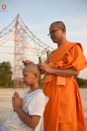 ภาพ No.133203:พิธีตัดปอยผม ธรรมทายาท โครงการสามเณรฟื้นฟูพระพุทธศาสนาทั่วไทย ณ ศูนย์ปฏิบัติธรรมวิหารแดง ตำบลเจริญธรรม อำเภอวิหารแดง จ.สระบุรี  วันที่ 31  มีนาคม พ.ศ. 2567