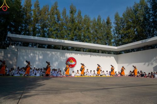 ภาพ No.110637:พิธีต้อนรับพระธรรมยาตรา ในโครงการธรรมยาตรากตัญญูบูชา มหาปูชนียาจารย์ พระมงคลเทพมุนี(สด จนฺทสโร) พระผู้ปราบมาร อนุสรณ์สถาน 7 แห่ง ปีที่ 12 วันที่ 11 มกราคม พ.ศ. 2567 ณ อนุสรณ์สถานลำดับที่ 3 สถานที่เกิดใหม่ในเพศสมณะ วัดสองพี่น้อง จ.สุพรรณบุรี