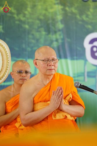 ภาพ No.162027:พิธีทอดผ้าป่า ในวันออกพรรษา ณ พุทธอุทยานนานาชาติ จังหวัดหนองคาย วันพฤหัสบดีที่ 17 ตุลาคม พ.ศ. 2567