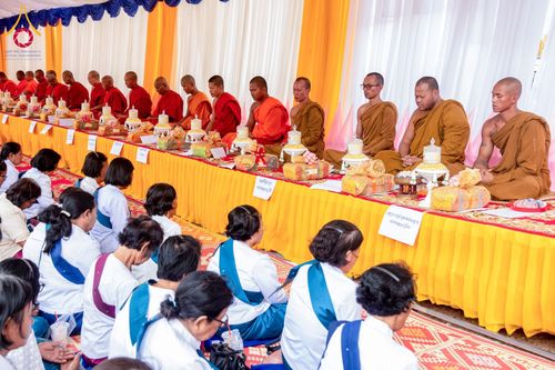 ภาพ No.145494:ศูนย์ปฎิบัติธรรมนครวัด ร่วมกับสำนักงานเจ้าคณะจังหวัดไพลิน ถวายเทียนพรรษา มหาสังฆทานครั้งยิ่งใหญ่ เชื่อมสัมพันธ์ ไทย-กัมพูชา 80 วัด บูชาธรรมธรรมหลวงพ่อธัมมชโย ณ วัดโพธิมาราม จ.ไพลิน ประเทศกัมพูชา วันพุธที่ 17 กรกฎาคม พ.ศ. 2567
