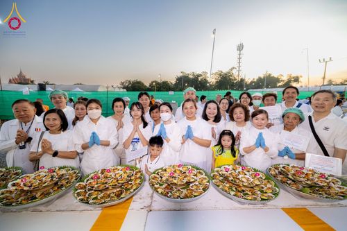 ภาพ No.196906:พิธีถวายภัตตาหารเป็นสังฆทาน แด่พระธรรมยาตรา ณ วัดโบสถ์(บน) ตำบลบางคูเวียง อำเภอบางกรวย จังหวัดนนทบุรี ในโครงการธรรมยาตรา กตัญญูบูชา มหาปูชนียาจารย์ พระมงคลเทพมุนี(สด จนฺทสโร) พระผู้ปราบมาร อนุสรณ์สถาน 7 แห่ง ปีที่ 13 วันที่ 18 มกราคม พ.ศ. 2568
