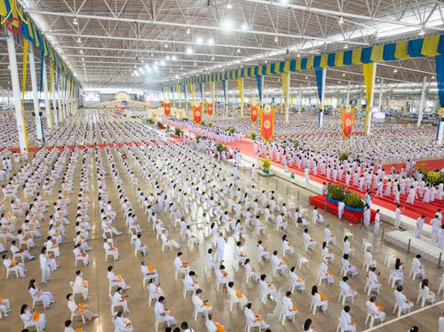 ภาพ No.150085:พิธีทอดผ้าป่าสมทบกฐินวัดพระธรรมกาย และสมทบกฐิน 30,000 วัดทั่วไทย ครั้งที่ 1 เนื่องในวันธรรมชัย 27 สิงหาคม พ.ศ.2567 ณ สภาธรรมกายสากล วัดพระธรรมกาย
