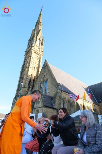 ภาพ No.173097:พิธีกฐินปุญญรังสีเศรษฐี ณ วัดพระธรรมกายนิวคาสเซิล สหราชอาณาจักร วันอาทิตย์ที่ 27 ตุลาคม พ.ศ. 2567
