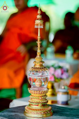 ภาพ No.255460:วันที่ 13 ตุลาคม พ.ศ. 2568 พิธีบรรจุพระบรมสารีริกธาตุ ผูกผ้า 7 สี เพื่อความเป็นสิริมงคล  และ ยกช่อฟ้า ประดิษฐานบนหลังคาอุโบสถวัดทุ่งเจริญธรรม ถวายบูชาธรรม 81 ปี หลวงพ่อธัมมชโย โดยคณะศิษยานุศิษย์ ณ วัดทุ่งเจริญธรรม อ.อมก๋อย จ.เชียงใหม่