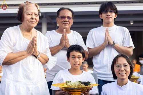 ภาพ No.132889:พิธีตัดปอยผม โครงการหน่อแก้วเปรียญธรรม รุ่นที่ 12 ณ ค่ายจองแชมป์ หมู่กฏิสามเณรเปรียญธรรม วัดพระธรรมกาย วันอาทิตย์ที่ 31 มีนาคม พ.ศ. 2567