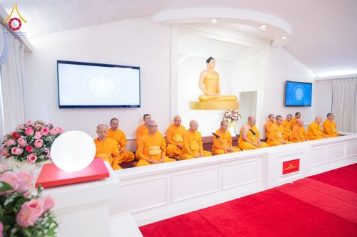 ภาพ No.62367:คณะศิษยานุศิษย์รวมใจสถาปนาและสมโภช ธรรมจักร เพื่ออัญเชิญประดิษฐาน ณ ยอดอุโบสถ 80 ปี หลวงพ่อธัมมชโย วัดพระธรรมกายนิวเจอร์ซี ประเทศสหรัฐอเมริกา  วันอาทิตย์ที่ 7 เมษายน พ.ศ. 2567