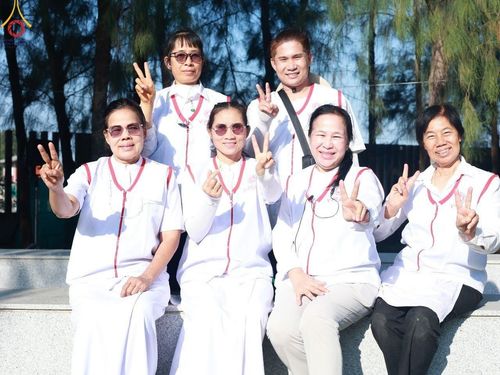 ภาพ No.198711:V.50 สารพัดV สารพัดดี ที่ธรรมยาตรา ในโครงการธรรมยาตรา กตัญญูบูชา มหาปูชนียาจารย์ พระมงคลเทพมุนี(สด จนฺทสโร) พระผู้ปราบมาร อนุสรณ์สถาน 7 แห่ง ปีที่ 13 ระหว่างวันที่ 2-31 มกราคม พ.ศ. 2568