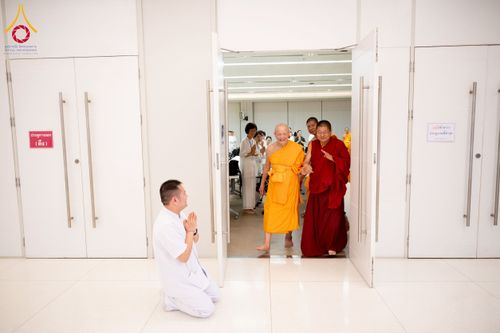 ภาพ No.222507:วันที่ 21 เมษายน พ.ศ. 2568 หลวงพ่อทัตตชีโวต้อนรับคณะสงฆ์จีน ณ อาคาร 100 ปี คุณยายมหารัตนอุบาสิกาจันทร์ ขนนกยูง วัดพระธรรมกาย