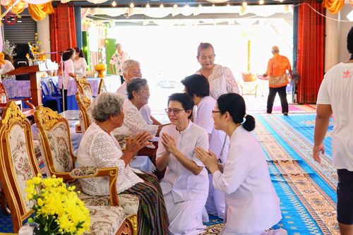 ภาพ No.170496:พิธีทอดกฐิน ณ วัดสุราษฎร์รังสรรค์ จ.ปทุมธานี ในโครงการกฐินสามัคคีทั่วไทย 30,000 วัด บูชาธรรม 80 ปี หลวงพ่อธัมมชโย โดยคณะศิษยานุศิษย์วัดพระธรรมกาย วันที่ 27 ตุลาคม พ.ศ. 2567