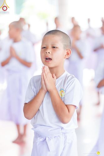 ภาพ No.215942:วันพฤหัสบดีที่ 3 เมษายน พ.ศ. 2568 พิธีบรรพชาสามเณร ภาคฤดูร้อน รุ่นที่ 15  บูชาธรรมหลวงพ่อธัมมชโย 81 ปี 81 รูป ณ ศูนย์ปฏิบัติธรรมสวนผึ้ง จ.ราชบุรี