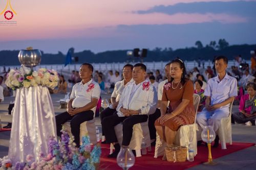 ภาพ No.97257:พิธีทอดผ้าป่า เพื่อสร้าง "ลานอเนกประสงค์พญานาค 4 ตระกูล" และพิธีจุดประทีปโคมลอย ลอยกระทง ถวายประทีปเป็นพุทธบูชา ณ พุทธอุทยานนานาชาติ จ.หนองคาย วันที่ 27 พฤศจิกายน พ.ศ. 2566