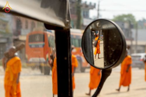 ภาพ No.212890:วันที่ 14 - 15 มีนาคม พ.ศ. 2568 คณะสงฆ์และสามเณรเดินธรรมยาตรา ในโครงการบวชสามเณรเนปาล 500 รูป ไปยังสถานที่รอบมายาเทวีและลุมพินีเกรด ณ ลุมพินี ประเทศเนปาล