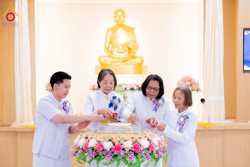 ภาพ No.319169:วันที่ 29 มีนาคม พ.ศ.2569 พิธีอัญเชิญรูปหล่อพระมงคลเทพมุนี (สด จนฺทสโร) ประดิษฐาน ณ ห้องปฏิบัติธรรม “มงคลรัตนโชติ”  วัดพระธรรมกายชิคาโก ประเทศสหรัฐอเมริกา