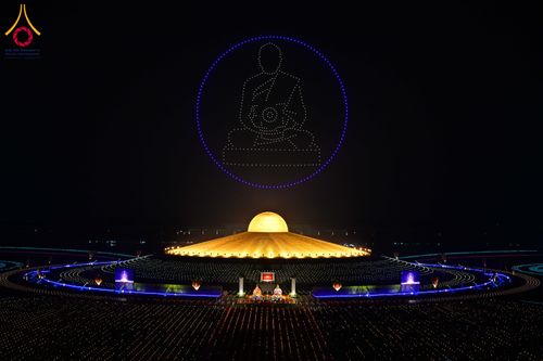 ภาพ No.307263:วันที่ 31 มกราคม พ.ศ. 2569  พิธีจุดประทีปธรรมถวายเป็นพุทธบูชา  และบูชาธรรมมหาปูชนียาจารย์ (ภาพชุดที่ 1) ณ วัดพระธรรมกาย ปทุมธานี ในโครงการธรรมยาตรา กตัญญูบูชา มหาปูชนียาจารย์ พระมงคลเทพมุนี(สด จนฺทสโร) พระผู้ปราบมาร อนุสรณ์สถาน 7 แห่ง ปีที่ 14