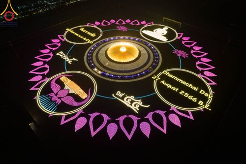 ภาพ No.86479:วันธรรมชัย ปีที่ 55 พิธีทอดผ้าป่ากฐินสมทบครั้งที่1, พิธีเจริญพุทธมนต์ ลูกนิมิตมหาสมบัติฯ พิธีจุดประทีป,พิธีฉลองชัยสวดมนต์บทธัมมจักกัปปวัตนสูตร วันอาทิตย์ที่ 27 สิงหาคม พ.ศ.2566 ณ สภาธรรมกายสากล / มหารัตนวิหารคด วัดพระธรรมกาย