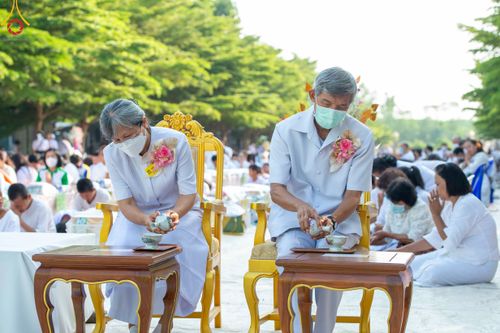 ภาพ No.81356:พิธีตักบาตรพระ ๑,๐๒๘ รูป ถวายเป็นพุทธบูชา เนื่องในสัปดาห์วิสาขบูชาโลก  ช่วยคณะสงฆ์ ๓๒๓ วัด ๔ จังหวัดชายแดนใต้ วันอาทิตย์ที่ ๒๘ พฤษภาคม พ.ศ.๒๕๖๖ ณ ศูนย์ปฎิบัติธรรมดอยหล่อ อำเภอดอยหล่อ จังหวัดเชียงใหม่