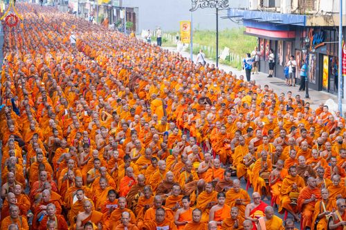 ภาพ No.343180:วันอาทิตย์ที่ 16 สิงหาคม พ.ศ.2569 พิธีตักบาตรพระ 10,000 รูป นานาชาติ ปีที่ 23 คณะสงฆ์ 4 ประเทศ 14 จังหวัดภาคใต้ น้อมถวายเป็นพุทธบูชา ทำบุญเพื่อแม่- พ่อ ณ ถนนนิพัทธ์อุทิศ 3 อ.หาดใหญ่ จ.สงขลา