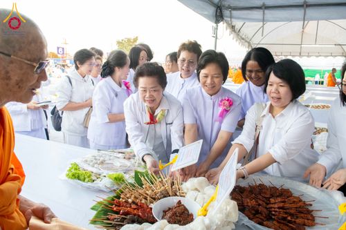 ภาพ No.289959:วันที่ 8 มกราคม พ.ศ. 2569 พิธีถวายภัตตาหารเป็นสังฆทาน แด่พระธรรมยาตรา ณ อนุสรณ์สถานคลองบางนางแท่น อ.สามพราน จ.นครปฐม ในโครงการธรรมยาตรา กตัญญูบูชา มหาปูชนียาจารย์ พระมงคลเทพมุนี(สด จนฺทสโร) พระผู้ปราบมาร อนุสรณ์สถาน 7 แห่ง ปีที่ 14