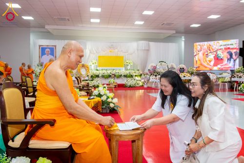 ภาพ No.314596:วันศุกร์ที่ 20 มีนาคม พ.ศ. 2569 พิธีบำเพ็ญกุศล คุณพ่อณรงค์ จินตมากุล โยมบิดา พระครูปลัดรัตนวีรวัฒน์ (รังสฤษดิ์ อิทฺธิจินตโก) ที่ปรึกษาเจ้าคณะจังหวัดปทุมธานี เจ้าอาวาสวัดพระธรรมกาย  ณ ห้องปลูกศรัทธา 2 วัดพระธรรมกาย ปทุมธานี