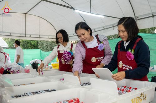 ภาพ No.289844:วันที่ 8 มกราคม พ.ศ. 2569 พิธีถวายภัตตาหารเป็นสังฆทาน แด่พระธรรมยาตรา ณ อนุสรณ์สถานคลองบางนางแท่น อ.สามพราน จ.นครปฐม ในโครงการธรรมยาตรา กตัญญูบูชา มหาปูชนียาจารย์ พระมงคลเทพมุนี(สด จนฺทสโร) พระผู้ปราบมาร อนุสรณ์สถาน 7 แห่ง ปีที่ 14