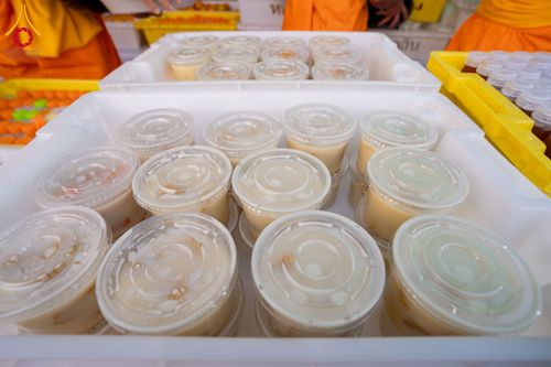 ภาพ No.295916:วันที่ 17 มกราคม พ.ศ. 2569 พิธีถวายภัตตาหารเป็นสังฆทาน แด่พระธรรมยาตรา ณ วัดโบสถ์บน ต.บางคูเวียง จ.นนทบุรี อนุสรณ์สถานลำดับที่ 4 สถานที่เกิดด้วยกายธรรม ในโครงการธรรมยาตรา กตัญญูบูชา มหาปูชนียาจารย์ พระมงคลเทพมุนี(สด จนฺทสโร) พระผู้ปราบมาร อนุสรณ์สถาน 7 แ