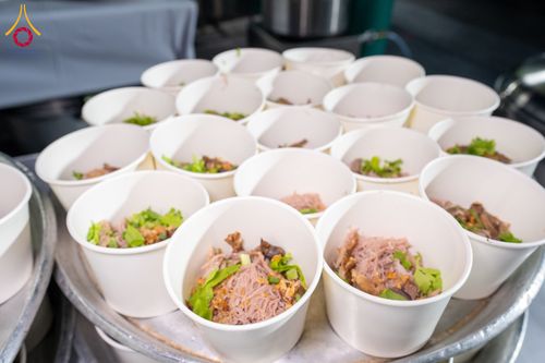 ภาพ No.288119:วันที่ 4 มกราคม พ.ศ. 2569 พิธีถวายภัตตาหารเป็นสังฆทาน แด่พระธรรมยาตรา ในโครงการธรรมยาตรา กตัญญูบูชา มหาปูชนียาจารย์ พระมงคลเทพมุนี(สด จนฺทสโร) พระผู้ปราบมาร อนุสรณ์สถาน 7 แห่ง ปีที่ 14 ณ อนุสรณ์สถานมหาวิหารพระมงคลเทพมุนี (โลตัสแลนด์) อ.สองพี่น้อง จ.สุพรร