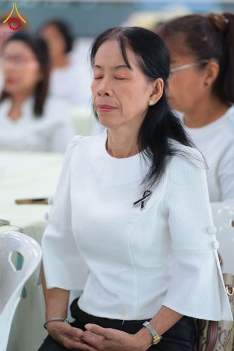ภาพ No.327442:วันศุกร์ที่ 1 พฤษภาคม พ.ศ. 2569 รวมใจพสกนิกรชาวอำเภอคลองหลวง ประดิษฐ์ดอกไม้จันทน์ เพื่อใช้ในพิธีถวายดอกไม้จันทน์ในงานพระราชพิธีถวายพระเพลิงพระบรมศพ สมเด็จพระนางเจ้าสิริกิติ์ พระบรมราชินีนาถ พระบรมราชชนนีพันปีหลวง ณ วัดพระธรรมกาย