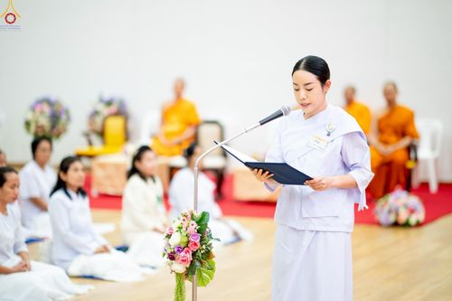 ภาพ No.242701:วันที่ 29-31 สิงหาคม พ.ศ. 2568 องค์กรภาคีเครือข่าย “บวร” (บ้าน-วัด-โรงเรียน-ราชการ) อ.คลองหลวง จัดบวชอุบาสิกาแก้ว ถวายพระราชกุศลแด่สมเด็จพระพันปีหลวง - กตัญญูบูชาแด่ผู้มีพระคุณ