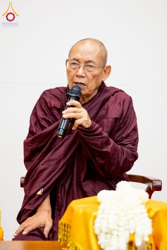 ภาพ No.222637:วันที่ 23 เมษายน พ.ศ. 2568 หลวงพ่อทัตตชีโวต้อนรับคณะสงฆ์เมียนมาร์ ณ อาคาร 100 ปี คุณยายมหารัตนอุบาสิกาจันทร์ ขนนกยูง วัดพระธรรมกาย