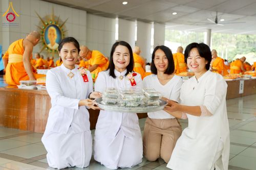 ภาพ No.263026:วันที่ 21 ตุลาคม พ.ศ. 2568 (วันพระ แรม 14 ค่ำ เดือน 11) พิธีบุพเปตพลี ครั้งที่ 171 ร่วมอุทิศบุญแด่หมู่ญาติที่ล่วงลับไปแล้ว และสืบทอดอายุพระพุทธศาสนา ณ หอฉันคุณยายอาจารย์ฯ วัดพระธรรมกาย